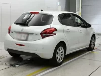 Peugeot 208 лот № 90317 оценка 3  с аукциона в Японии 1