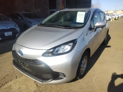 Toyota AQUA  с аукциона в Японии
