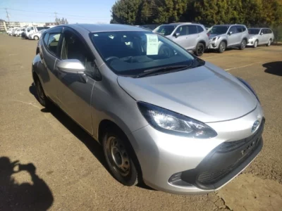 Toyota AQUA  с аукциона в Японии