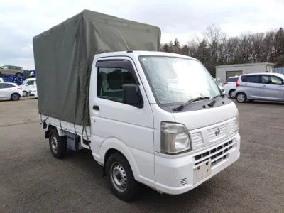 Nissan NT100 Clipper