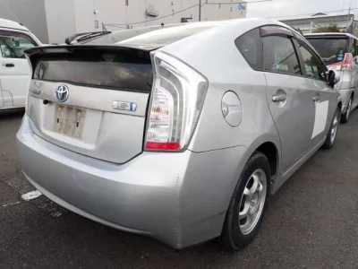 Toyota PRIUS PHV  с аукциона в Японии