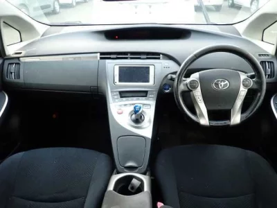 Toyota PRIUS PHV  с аукциона в Японии