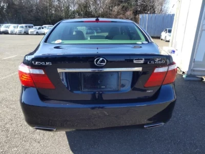 Lexus LS  с аукциона в Японии