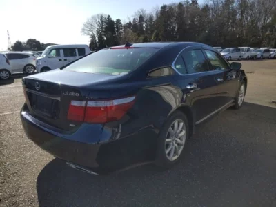 Lexus LS  с аукциона в Японии
