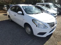 Nissan LATIO лот № 32249 оценка 3.5  с аукциона в Японии 1