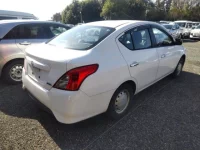 Nissan LATIO лот № 32249 оценка 3.5  с аукциона в Японии 2