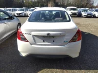 Nissan LATIO лот № 32249 оценка 3.5  с аукциона в Японии 3