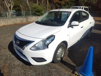 Nissan LATIO  с аукциона в Японии