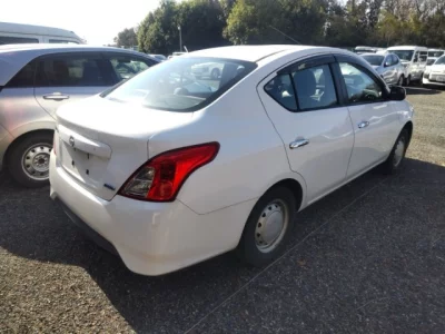 Nissan LATIO  с аукциона в Японии