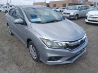 Honda GRACE лот № 30294 оценка 4  с аукциона в Японии 1
