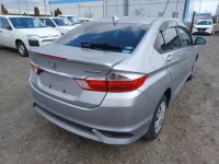Honda GRACE лот № 30294 оценка 4  с аукциона в Японии 2