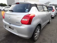 Suzuki SWIFT лот № 43 оценка R  с аукциона в Японии 1