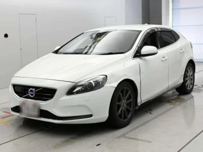 Volvo V40  с аукциона в Японии