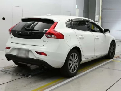 Volvo V40  с аукциона в Японии
