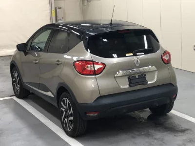Renault Captur  с аукциона в Японии