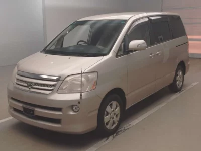 Toyota NOAH  с аукциона в Японии