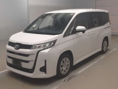 Toyota NOAH  с аукциона в Японии