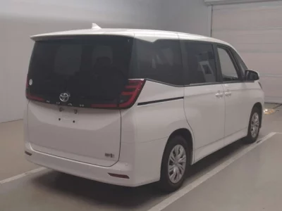 Toyota NOAH  с аукциона в Японии