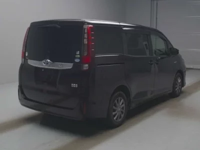Toyota NOAH  с аукциона в Японии