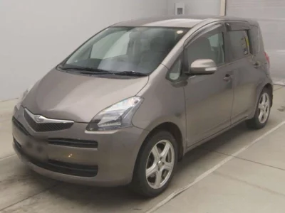 Toyota RACTIS  с аукциона в Японии