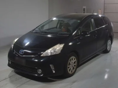 Toyota PRIUS ALPHA  с аукциона в Японии
