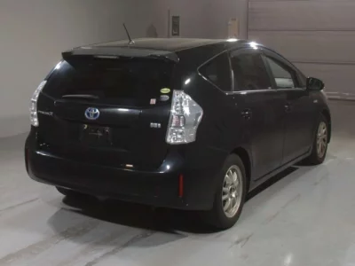 Toyota PRIUS ALPHA  с аукциона в Японии