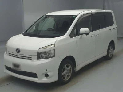 Toyota VOXY  с аукциона в Японии