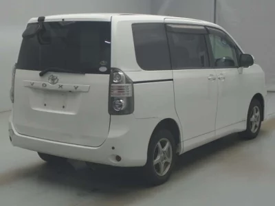 Toyota VOXY  с аукциона в Японии