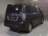 Toyota VOXY лот № 4207 оценка 3  с аукциона в Японии 1