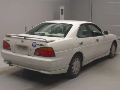 Nissan LAUREL  с аукциона в Японии