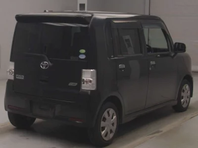 Toyota PIXIS SPACE  с аукциона в Японии