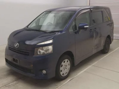 Toyota VOXY  с аукциона в Японии
