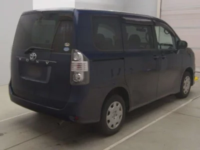 Toyota VOXY  с аукциона в Японии