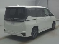 Toyota VOXY лот № 73042 оценка 3.5  с аукциона в Японии 1