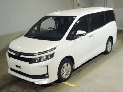Toyota VOXY  с аукциона в Японии