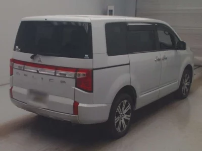 Mitsubishi DELICA D5