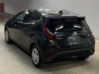 Toyota AQUA лот № 3071 оценка R  с аукциона в Японии 1