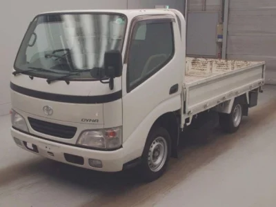 Toyota DYNA  с аукциона в Японии