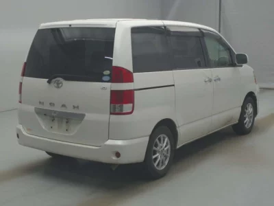 Toyota NOAH  с аукциона в Японии