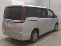 Toyota NOAH лот № 70073 оценка 3  с аукциона в Японии 1