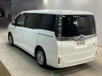 Toyota VOXY лот № 382 оценка 3.5  с аукциона в Японии 1