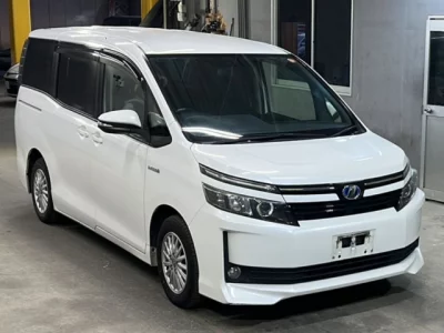 Toyota VOXY  с аукциона в Японии