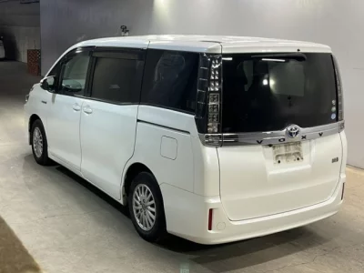 Toyota VOXY  с аукциона в Японии