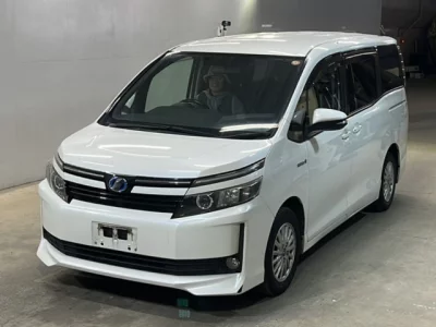 Toyota VOXY  с аукциона в Японии