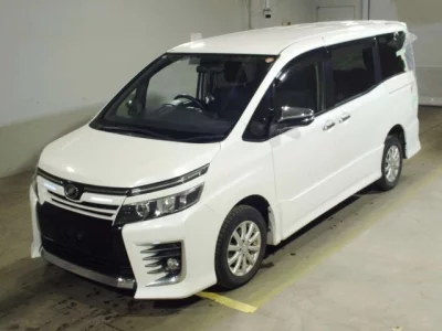 Toyota VOXY  с аукциона в Японии