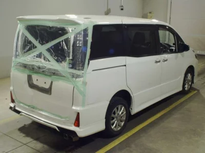 Toyota VOXY  с аукциона в Японии