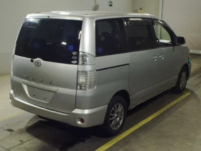 Toyota VOXY  с аукциона в Японии