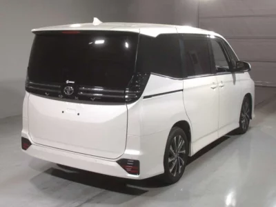 Toyota VOXY  с аукциона в Японии