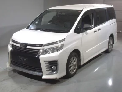 Toyota VOXY  с аукциона в Японии