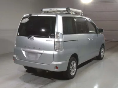 Toyota VOXY  с аукциона в Японии